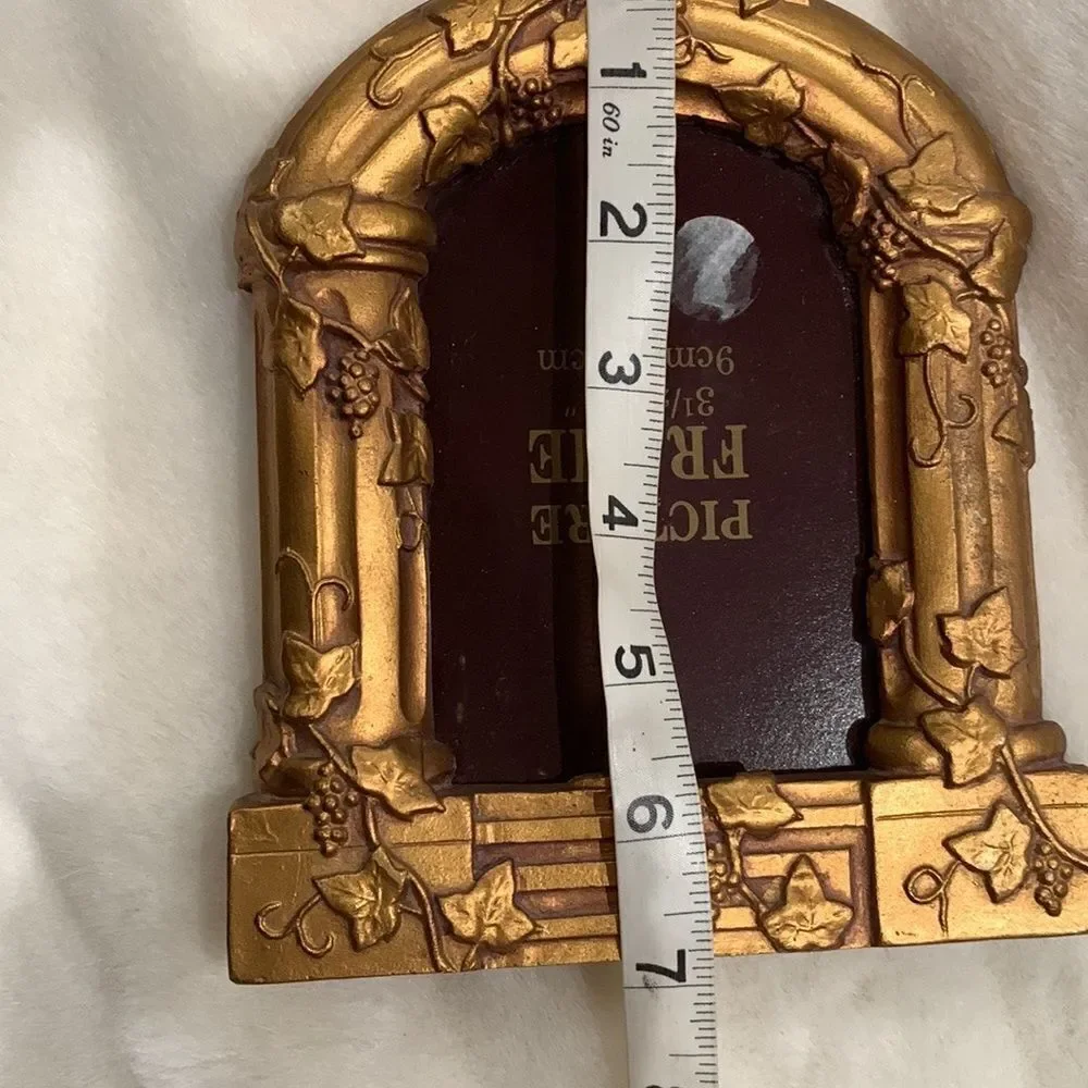 Vintage Gold Arched Frame - Picture 3 of 7